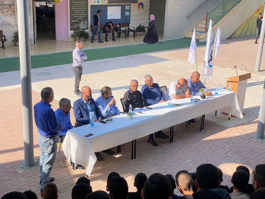 كسيفة: مدرسة المتنبي الشاملة تنظم أول ندوة سياسية في النقب بمشاركة مرشحين عرب